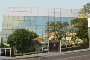 Foto mostra o laboratório em Carapicuíba: unidade da Transduson se encontra na Av. Corifeu de Azevedo Marques, 209 C- região central e a 500 metros da Estação Carapicuíba, que conecta a cidade à rede metroviária da capital paulista